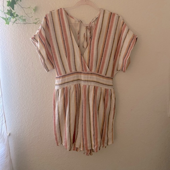 American Eagle Outfitters Pants - American Eagle short Romper size Large